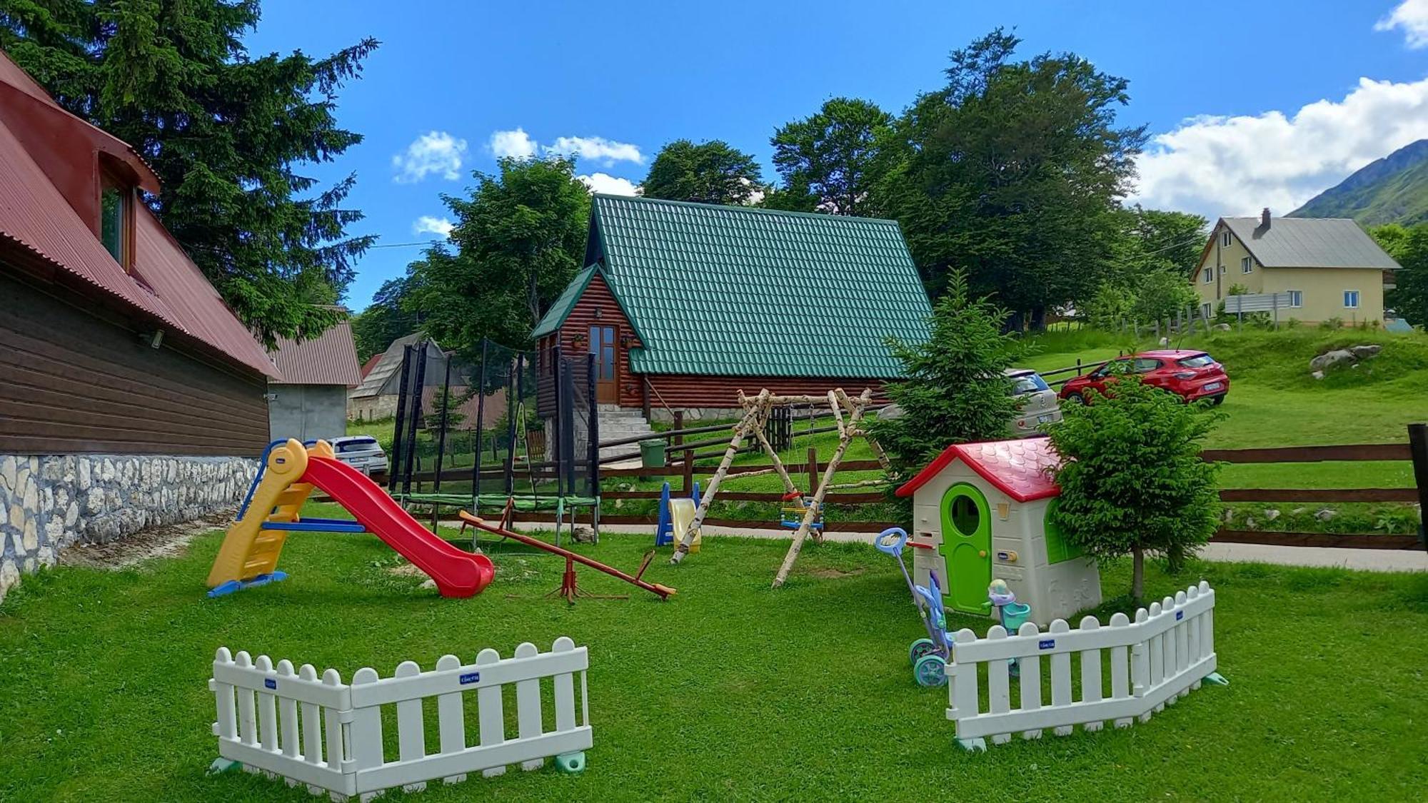 Family Farm Apartments Žabljak Buitenkant foto